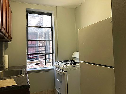 2nd image of 230 W 141st St #A16
