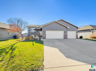 8005 W Leah St, Sioux Falls, SD 57106