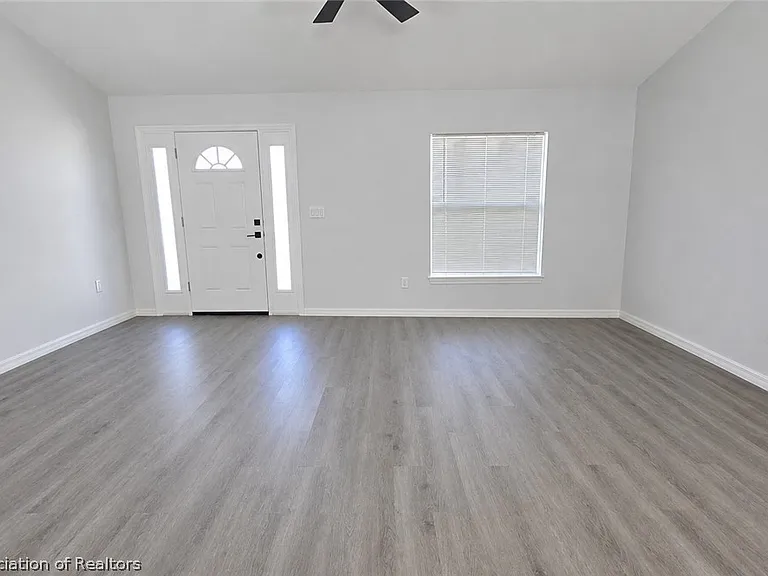 1870 N Zenith Rd — Photo 4
