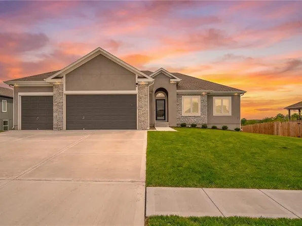 1017 Fox Trot Dr, Odessa, MO 64076