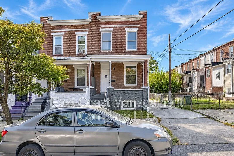 3 bed, 1.0 bath, 1069 sqft, $1,995 — Photo 4