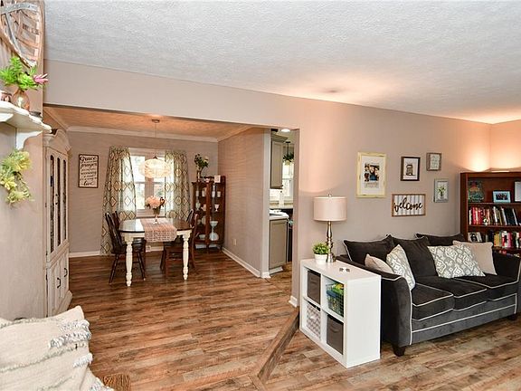 5th image of 416 Westmount Ct