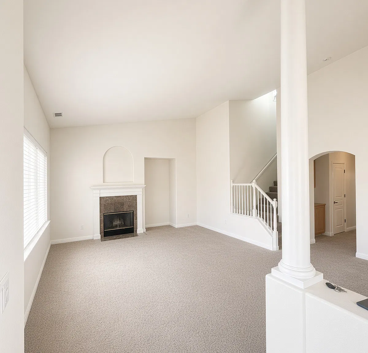 3 bed, 2.5 bath, 1715 sqft, $3,950 — Photo 2