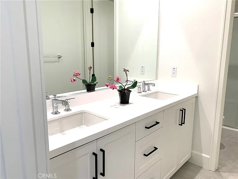 105 Sky Hts — Photo 18