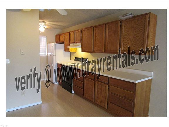 3146 Lakeside Dr. #304 kitchen