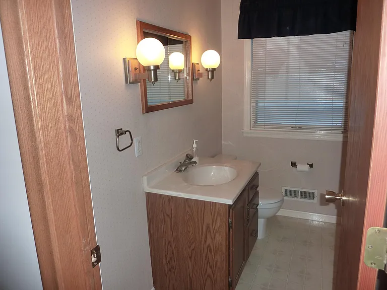 2726 Chippewa Ave — Photo 6