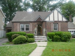 135 Becker Ave, Rochelle Park, NJ 07662