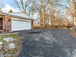 31009 Heritage Hills Dr, Farmington Hills, MI 48331