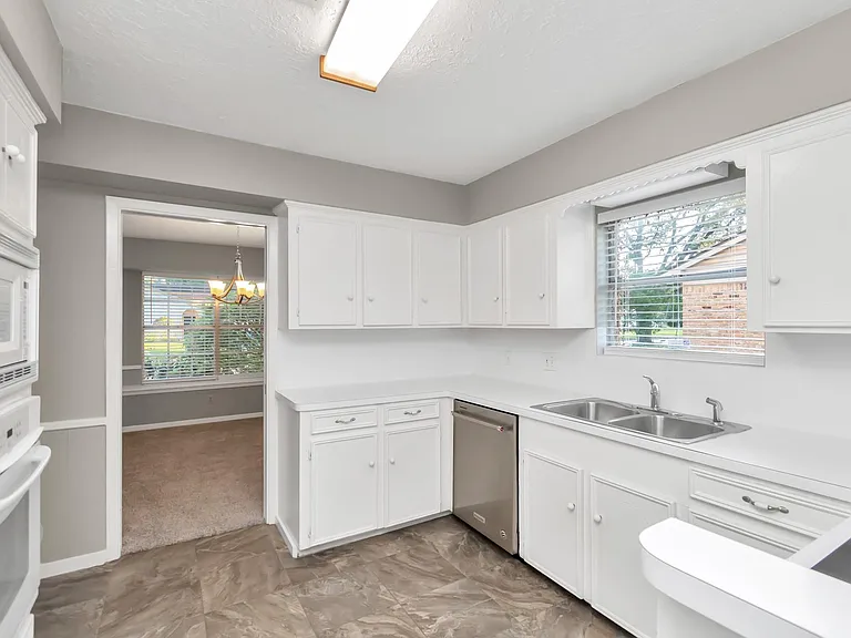 12526 Hazelwood Ln — Photo 10