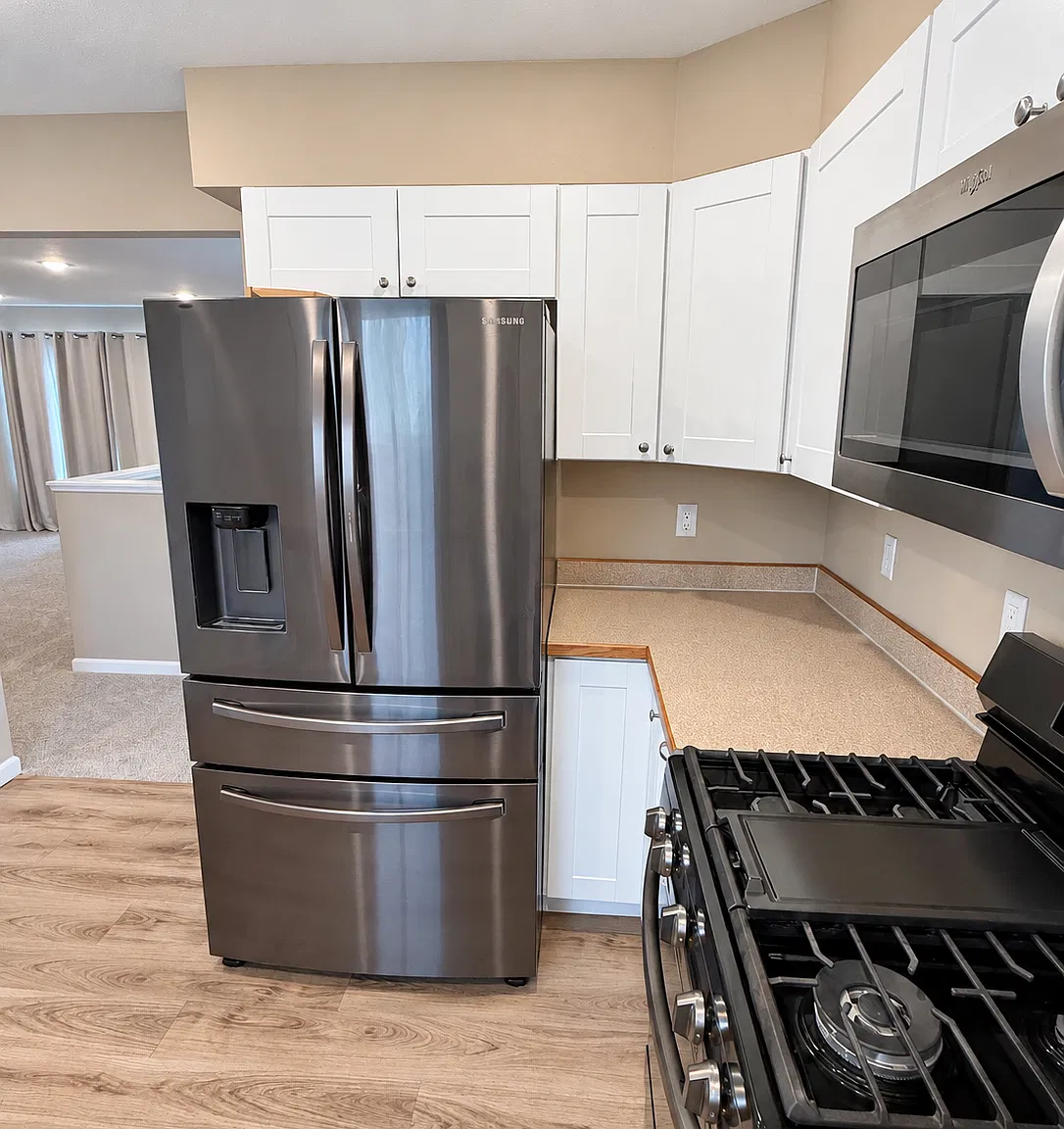 5 bed, 3.0 bath, 2781 sqft, $3,300 — Photo 2