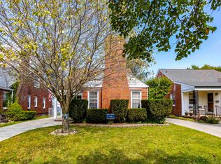 2000 Lennon St, Grosse Pointe Woods, MI 48236