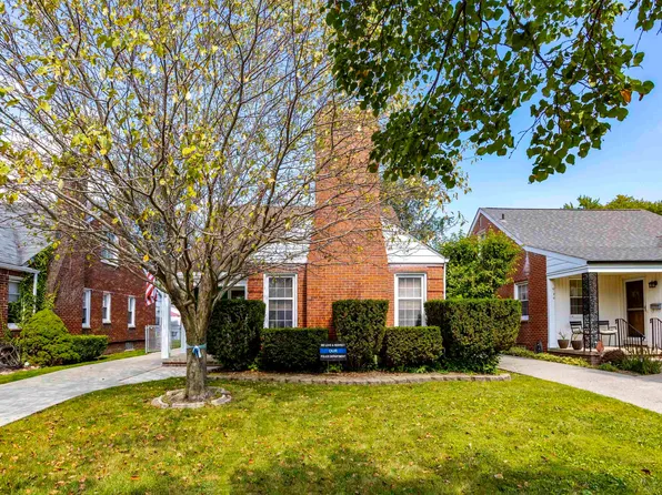 2000 Lennon St, Grosse Pointe Woods, MI 48236