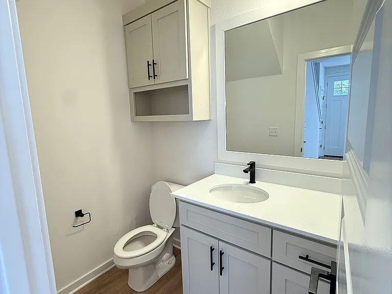 1528 W Sligo St #1 — Photo 8