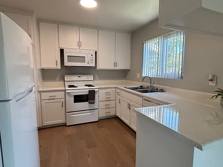West Fifth Apartments — Photo 167