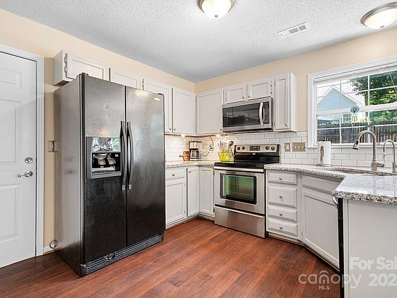 5th image of 123 Diamond Dr