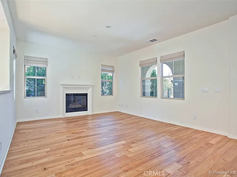 34 Roycroft — Photo 14