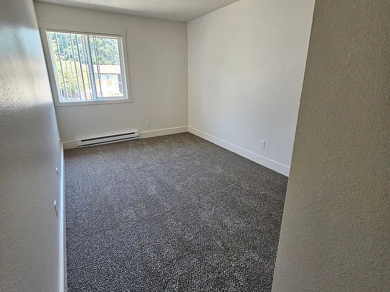 Beverly Grove Apartments — Photo 22