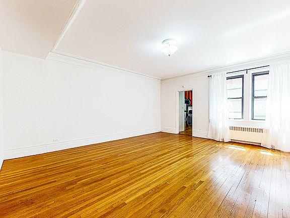 4th image of 28 E 72nd St APT 4b