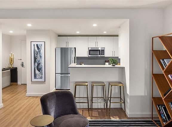 3rd image of 50 Nepperhan St APT 1003