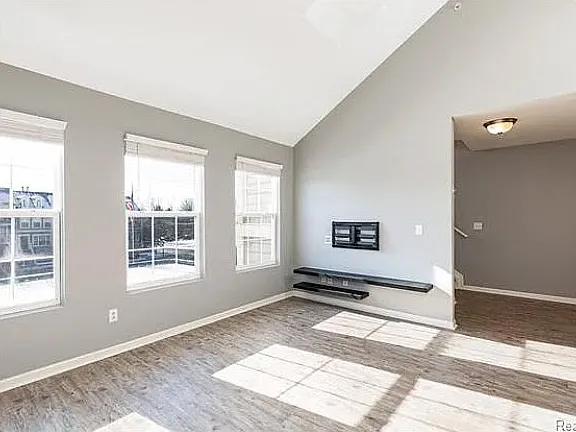 1097 Foxboro #31 — Photo 11