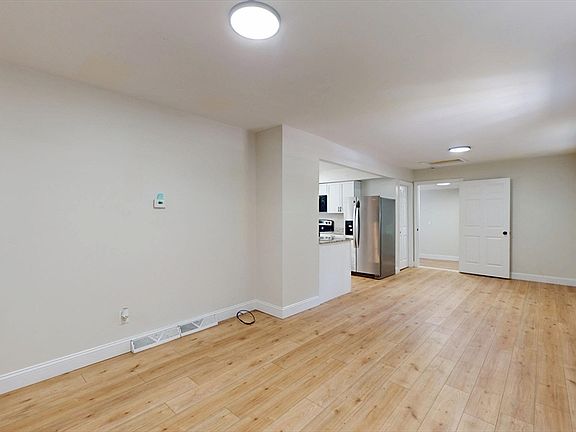 4th image of 311 Winthrop St