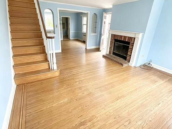 3rd image of 6510 Oxford Ave