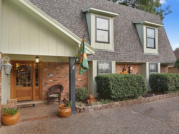 2nd image of 2114 Surrey Ln