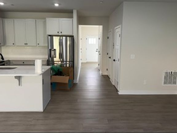 2nd image of 1019 Mountain View Dr