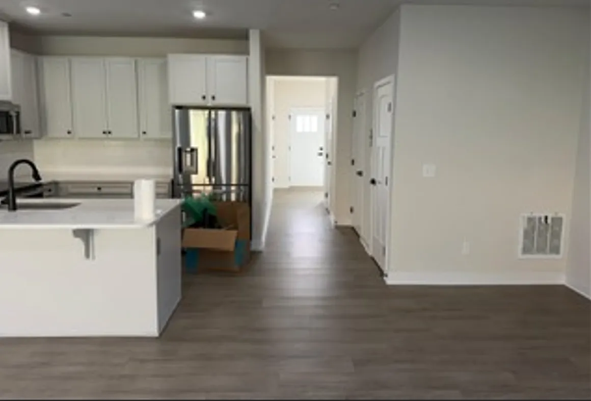 Building Photo - 1019 Mountain View Dr