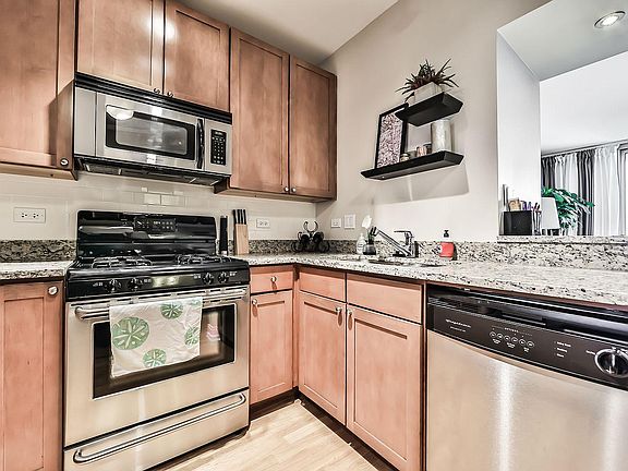 5th image of 200 N Jefferson St APT 2305