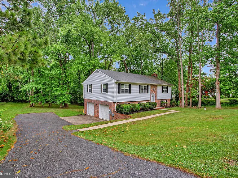 607 Ridge Dr — Photo 3