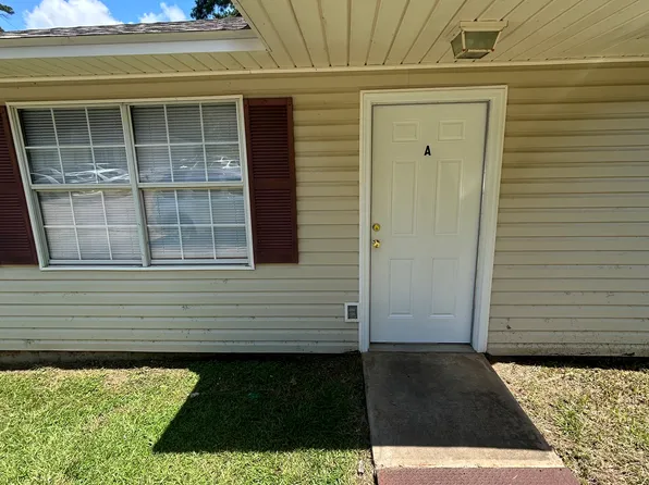 1337 Palmetto St #A, Pineville, LA 71360