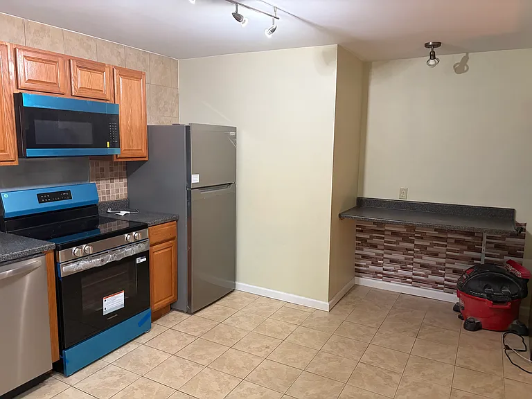 N Park Dr — Photo 2