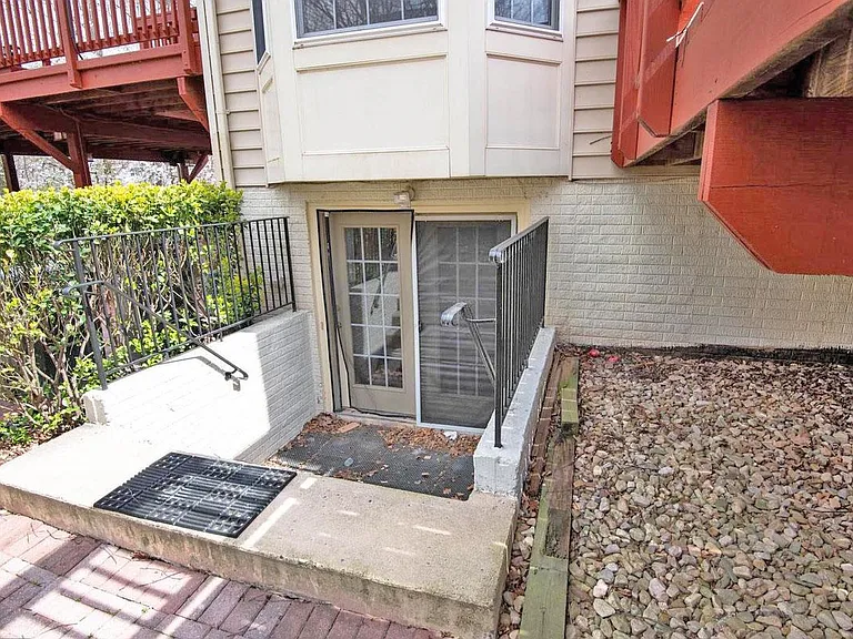 12982 Highland Oaks Ct — Photo 13