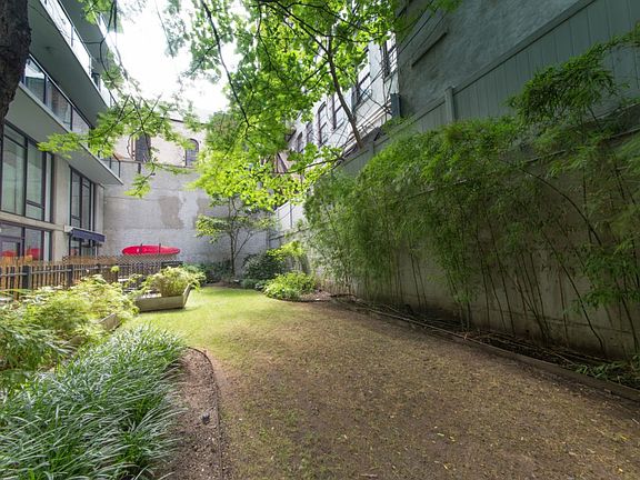 4th image of 350 W 53rd St APT 5D