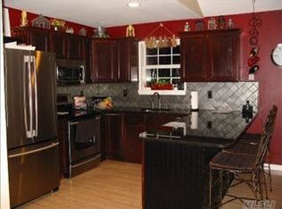 9 Columbine Rd, Rocky Point, NY 11778