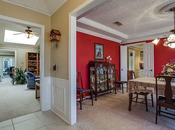 4th image of 2400 Delmar Dr