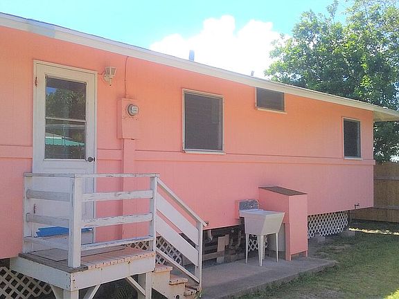  W/D hookups back of house