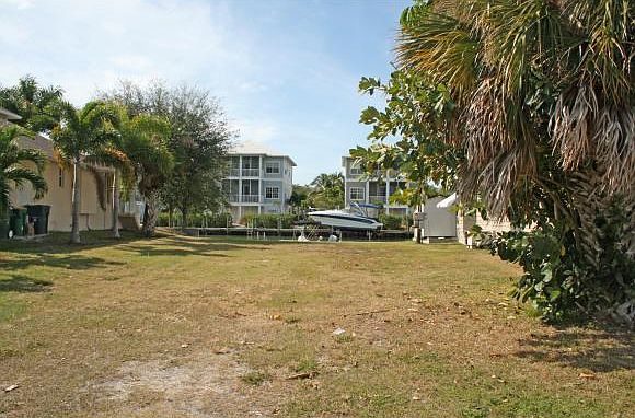 2nd image of 617 Sunset Dr