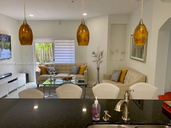 7995 NW 8th St APT 105C, Miami, FL 33126