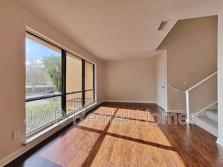 226 Spruce St — Photo 5