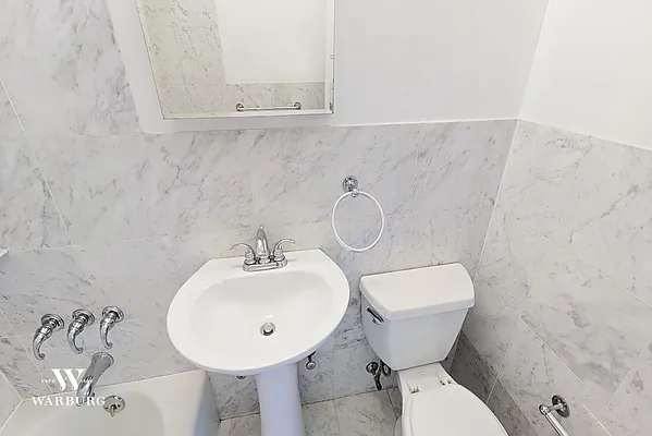 Rented by Warburg | media 4