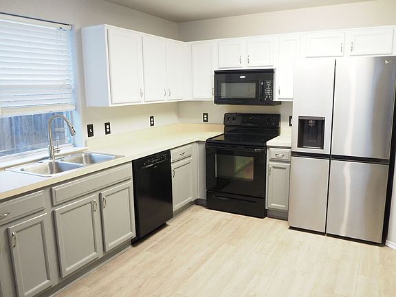 4th image of 511 Lonestar Park Ln