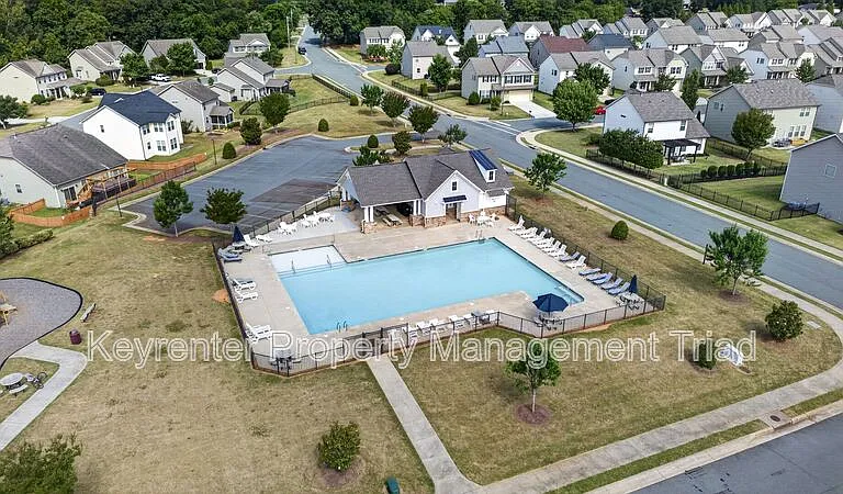 504 Eagles Way — Photo 34