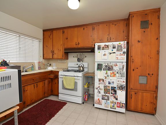 Eat-in-Kitchen