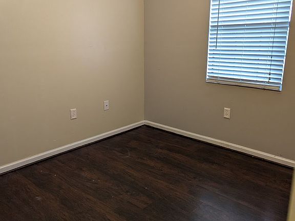 5th image of 127 Pine Dr NE