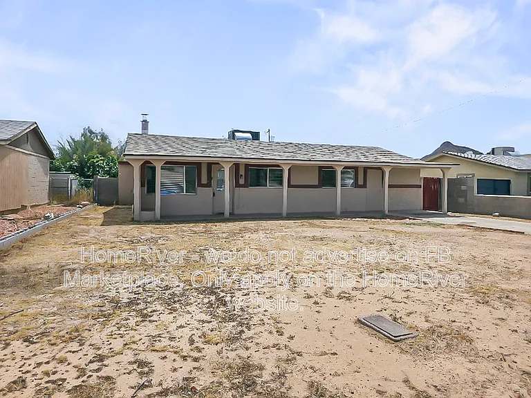 2221 E Beverly Ln — Photo 2