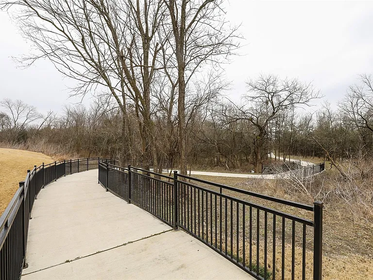605 Cedar Springs Dr — Photo 29