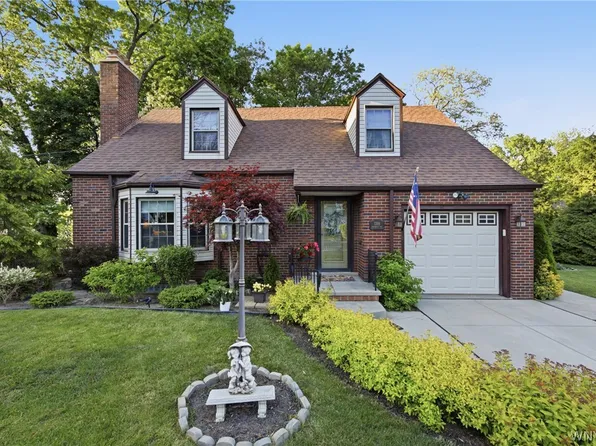 1306 Thorndale Ave, Niagara Falls, NY 14305