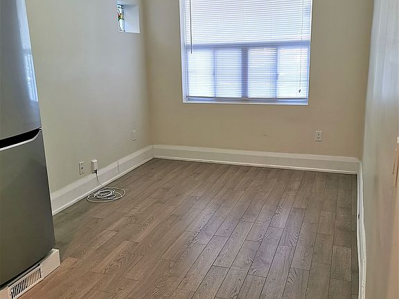 5th image of 24 Greenwood Ave #2